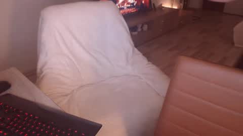 Snapshot of alexxa_mistress chatting on 10/11/25, 11:03 Jhoa online show from 10/11/25, 11:03