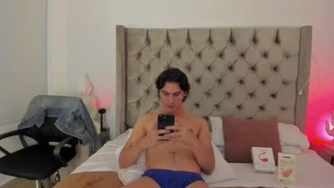 Snapshot of alexxander_hall chatting on 09/17/25, 01:40 Alexxander Hall online show from 09/17/25, 01:40