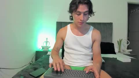 Snapshot of alexxander_hall chatting on 09/23/25, 10:35 Alexxander Hall online show from 09/23/25, 10:35
