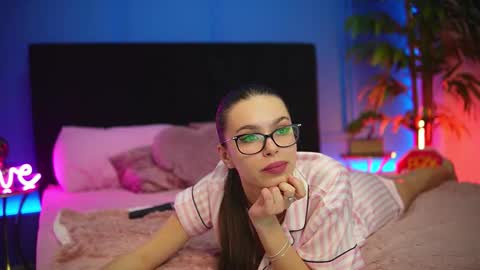 Alexxis Rae online show from 11/05/25, 04:34