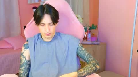 Alex online show from 10/19/25, 01:12