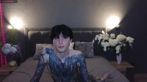 Snapshot of alexxone_ chatting on 06/24/26, 08:13 Alex online show from 06/24/26, 08:13