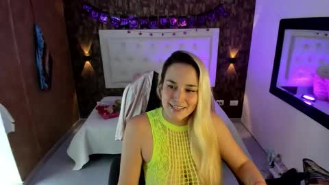 Snapshot of alezzafox__ chatting on 10/13/25, 06:52 alezzafox__ online show from 10/13/25, 06:52