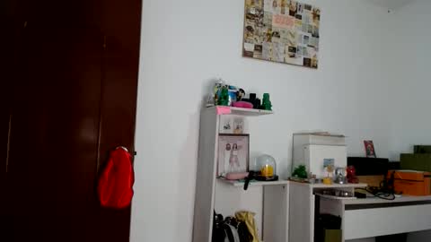 Snapshot of alia054 chatting on 06/09/26, 12:50 Alia online show from 06/09/26, 12:50