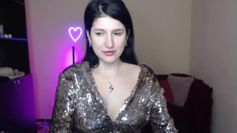 Snapshot of alianna_solo_kiss chatting on 02/19/25, 06:33 Alianna online show from 02/19/25, 06:33