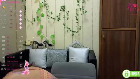 Snapshot of alianna_solo_kiss chatting on 09/18/25, 11:23 Alianna online show from 09/18/25, 11:23