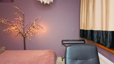 Snapshot of alicafoxis chatting on 06/05/26, 06:02 Alica online show from 06/05/26, 06:02