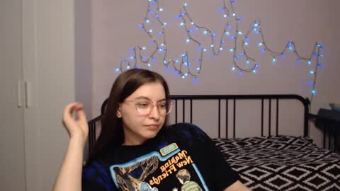 Snapshot of alice_________________________ chatting on 12/12/24, 01:53 Alice online show from 12/12/24, 01:53