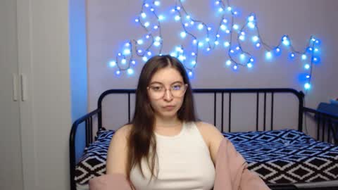 Snapshot of alice_________________________ chatting on 01/17/25, 06:54 Alice online show from 01/17/25, 06:54