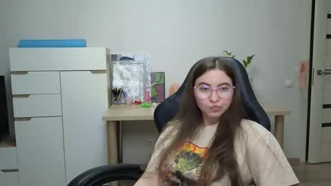 Snapshot of alice_________________________ chatting on 03/19/26, 07:18 Alice online show from 03/19/26, 07:18
