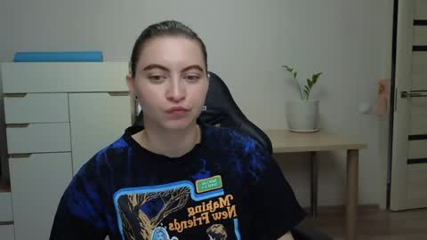 Snapshot of alice_________________________ chatting on 04/07/26, 04:57 Alice online show from 04/07/26, 04:57