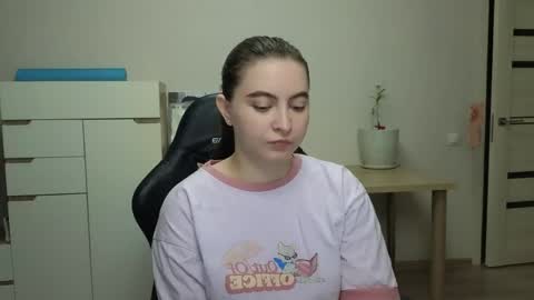 Snapshot of alice_________________________ chatting on 04/30/26, 06:25 Alice online show from 04/30/26, 06:25
