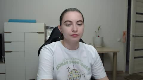 Snapshot of alice_________________________ chatting on 05/10/26, 04:34 Alice online show from 05/10/26, 04:34