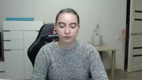 Snapshot of alice_________________________ chatting on 05/28/26, 04:15 Alice online show from 05/28/26, 04:15