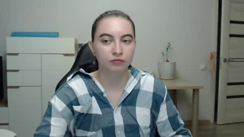 Snapshot of alice_________________________ chatting on 06/04/26, 02:01 Alice online show from 06/04/26, 02:01