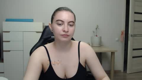 Snapshot of alice_________________________ chatting on 06/06/26, 06:45 Alice online show from 06/06/26, 06:45