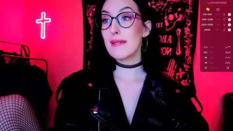 Snapshot of alice___mistress chatting on 10/05/25, 12:53 Miss Alice online show from 10/05/25, 12:53