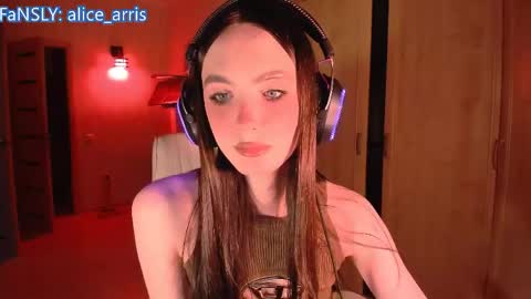 Snapshot of alice__aris chatting on 05/13/26, 05:43 Alice Aris online show from 05/13/26, 05:43
