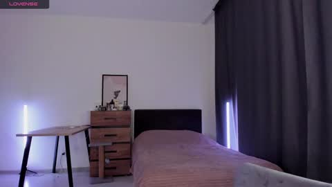 alice_dias online show from 12/22/24, 04:27