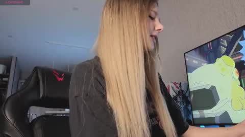 My name is Alice find out about me in the Fansly  online show from 10/26/25, 02:45