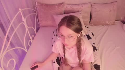 Snapshot of alice_kinky_girl chatting on 02/12/25, 12:58 Alice online show from 02/12/25, 12:58