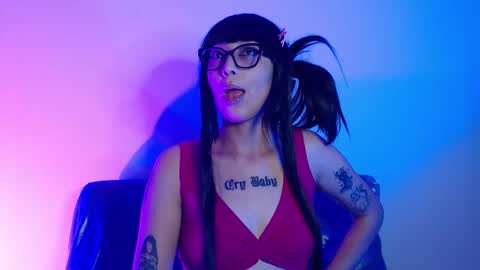 Snapshot of alice_phantom chatting on 01/17/26, 01:21 online show from 01/17/26, 01:21