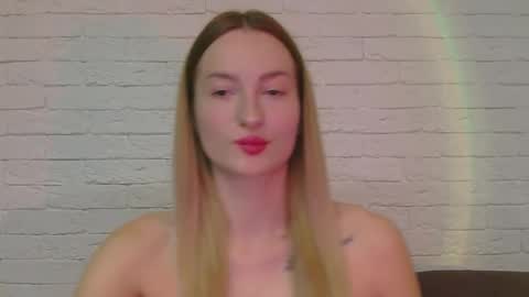 Snapshot of alice_sweet_01 chatting on 10/26/25, 04:24 Alice online show from 10/26/25, 04:24