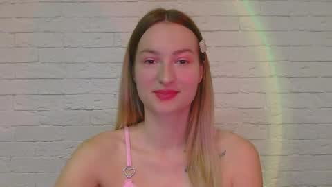 Snapshot of alice_sweet_01 chatting on 11/04/25, 05:45 Alice online show from 11/04/25, 05:45