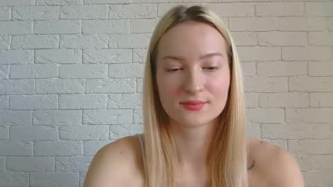 Snapshot of alice_sweet_01 chatting on 03/05/26, 11:06 Alice online show from 03/05/26, 11:06