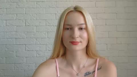 Snapshot of alice_sweet_01 chatting on 06/10/26, 11:53 Alice online show from 06/10/26, 11:53