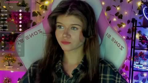 Snapshot of alice_tails chatting on 04/15/26, 10:32 Alice online show from 04/15/26, 10:32