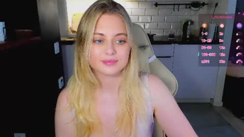 Snapshot of alice_wander chatting on 06/26/26, 07:35 Alice online show from 06/26/26, 07:35