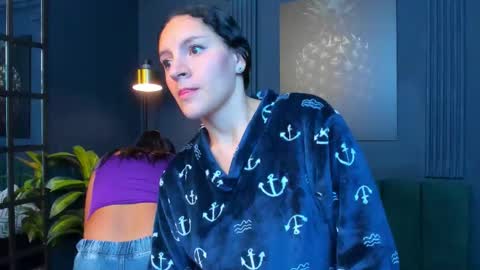 Snapshot of aliceandsia chatting on 09/29/25, 12:10 Alice and Asia online show from 09/29/25, 12:10