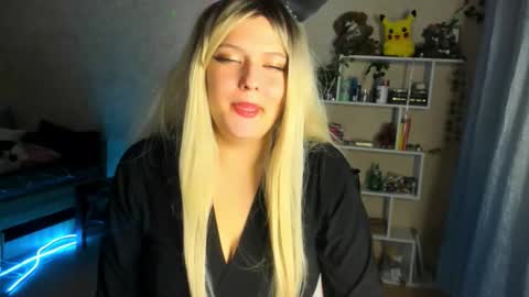 Snapshot of alicecaseyy chatting on 10/15/25, 06:41 AliceCasey online show from 10/15/25, 06:41