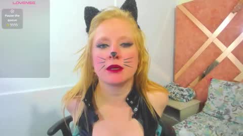 Snapshot of alicecat01 chatting on 11/30/25, 06:23 alicecat01 online show from 11/30/25, 06:23