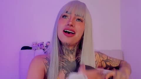 Snapshot of alicee_0 chatting on 11/17/25, 08:03 Alice online show from 11/17/25, 08:03