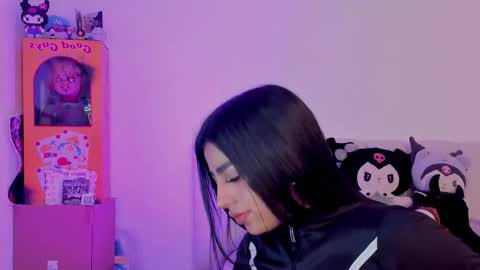 Snapshot of alicee_0 chatting on 12/19/25, 08:49 Alice online show from 12/19/25, 08:49