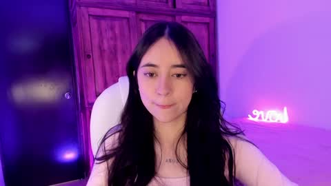 Snapshot of alicee_2 chatting on 01/12/25, 09:08 Aliceee .. 97YP9VWGZHrefnav wishlist lists 1 online show from 01/12/25, 09:08