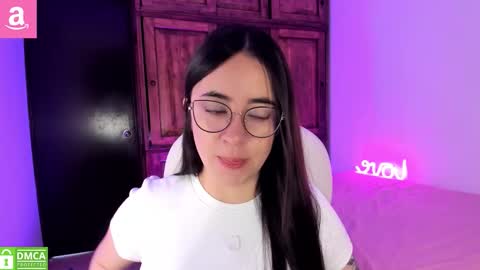 Snapshot of alicee_2 chatting on 02/05/26, 01:05 Aliceee .. 97YP9VWGZHrefnav wishlist lists 1 online show from 02/05/26, 01:05