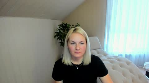 Snapshot of alicee__grace chatting on 12/16/24, 09:35 Alicee online show from 12/16/24, 09:35