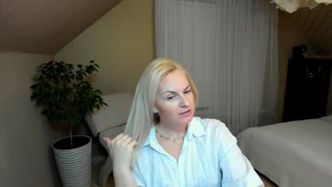 Snapshot of alicee__grace chatting on 01/11/25, 04:46 Alicee online show from 01/11/25, 04:46