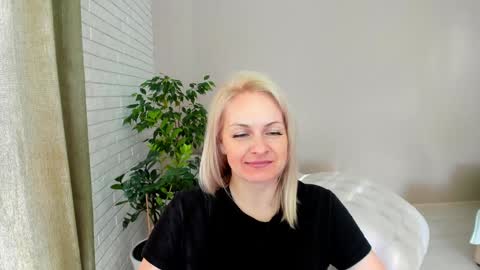 Snapshot of alicee__grace chatting on 02/08/25, 08:42 Alicee online show from 02/08/25, 08:42