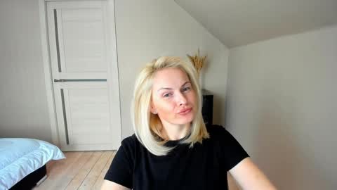 Snapshot of alicee__grace chatting on 02/27/25, 01:17 Alicee online show from 02/27/25, 01:17