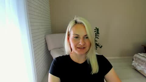 Snapshot of alicee__grace chatting on 09/23/25, 08:06 Alicee online show from 09/23/25, 08:06
