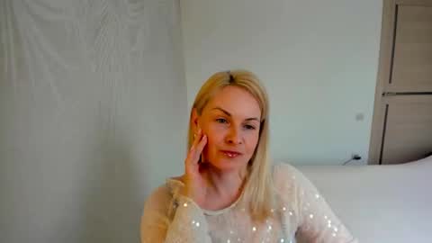 Snapshot of alicee__grace chatting on 03/19/26, 08:18 Alicee online show from 03/19/26, 08:18