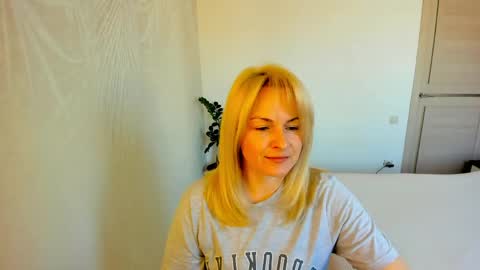 Snapshot of alicee__grace chatting on 03/22/26, 09:45 Alicee online show from 03/22/26, 09:45