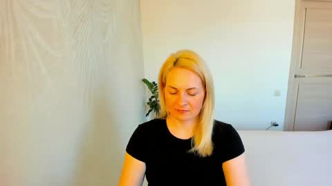 Snapshot of alicee__grace chatting on 03/23/26, 07:56 Alicee online show from 03/23/26, 07:56