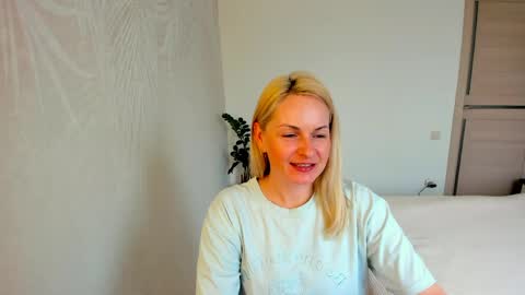Snapshot of alicee__grace chatting on 03/26/26, 10:43 Alicee online show from 03/26/26, 10:43