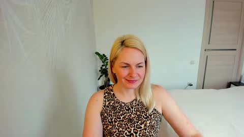 Snapshot of alicee__grace chatting on 03/27/26, 07:47 Alicee online show from 03/27/26, 07:47