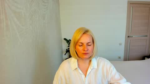 Snapshot of alicee__grace chatting on 04/15/26, 11:28 Alicee online show from 04/15/26, 11:28